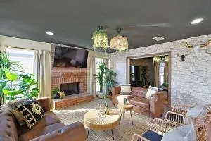 5-BR Retreat - Backyard Pool Oasis Cinema & Games - Wilmer