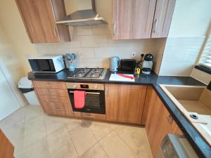 Bright and Spacious 2-Bedroom Flat Near Emirates Stadium