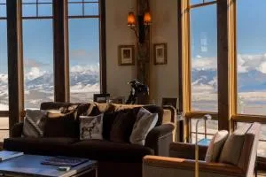 New Moon Lodge - Emigrant