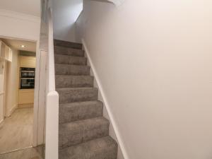15 Calton View