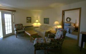 King Suite with Sofa Bed and Balcony room in Best Western Dodgeville Inn & Suites