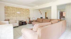 COZY BEDROOM NEAR Mall Of Africa