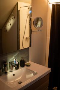 Studio Kittel Guest Room with Private Bathroom