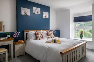 Eryri Snowdonia Premier Family Retreat with Hot Tub and Fire Pit