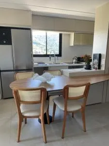 Apto 2Q na Praia Brava, 650m do mar, ao lado de Balneário Camboriú - Cabeçudas