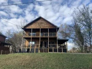 Large Cabin Perfect for families - Walnut Grove