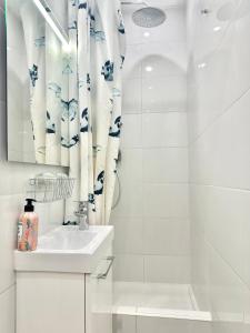 Elegant Apt Sleep 5 in Alasseur Near Eiffel Tower