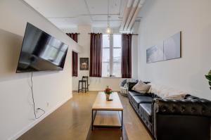 Entire 1 bedroom in the heart of KW downtown across Google - 3hvězdičkové hotely ve městě Kitchener