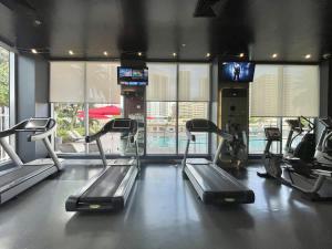 Luxury Suite on Beachwalk with Pool Gym & Beach