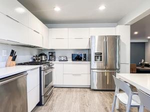 Relax and Play, 2BR Close to SoFi, LAX - SH1-LAD