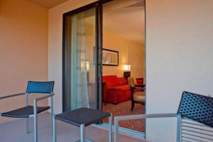 1 Bedroom Executive Suite, 1 King, Sofa bed room in Courtyard Gulf Shores Craft Farms