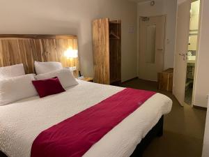Hotels Logis Hotel de France & Restaurant Pamiers : photos des chambres