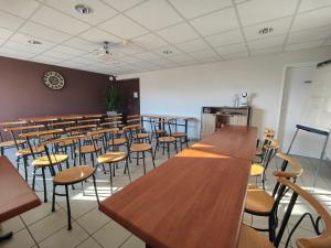 Hotels Cit'Hotel Restaurant du Bowling de Millau : photos des chambres