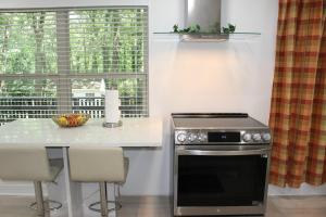 Southern Elegance Gateway