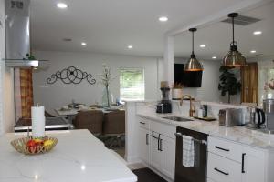 Southern Elegance Gateway