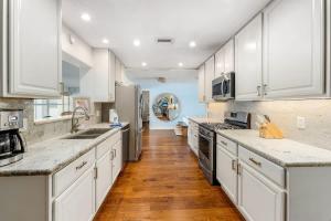 Hot Tub - Mins to Anna Maria - Heated Pool -Arcade for Family