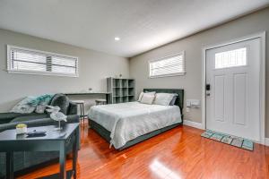 Walk to Hard Rock Casino Cozy Studio!