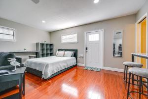 Walk to Hard Rock Casino Cozy Studio!