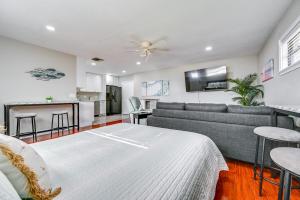 Walk to Hard Rock Casino Cozy Studio!