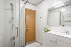 Apto San Antón frente al puerto de Llanes