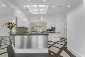 luxury 5 Bedroom Villa, Top Location