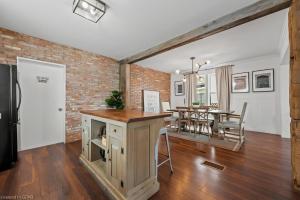 4 Bedroom Luxury House, Free Parking, Next to LRT, Kitchener Downtown, near Chicopee Ski Club