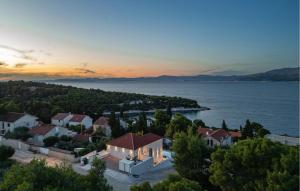 Stunning Home In Splitska 