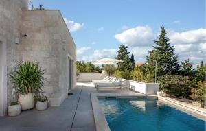 Stunning Home In Splitska