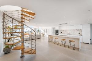 HEATED ROOFTOP POOL PENTHOUSE VIEWS MAGNA MARBELLA