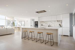 HEATED ROOFTOP POOL PENTHOUSE VIEWS MAGNA MARBELLA