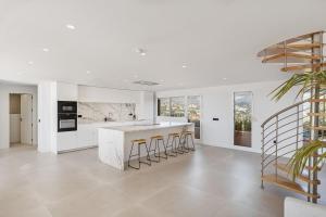 HEATED ROOFTOP POOL PENTHOUSE VIEWS MAGNA MARBELLA