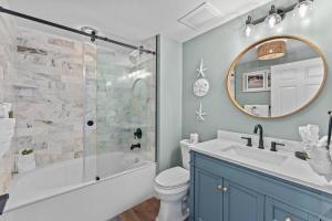 Sunrise Surprise 9th floor 2BR 2 BA King Suite Beach shuttle, heated pool!