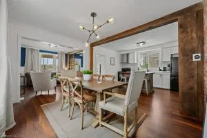 4 Bedroom Luxury House, Free Parking, Next to LRT, Kitchener Downtown, near Chicopee Ski Club - Kitchener