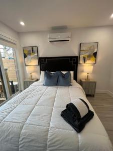 New modern 3BR loft W parking&terrace close to beach