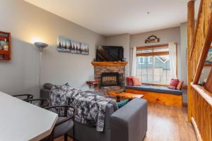 BigWhite Ski In-Out Chalet w Priv HotTub & Garage