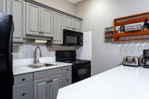 BigWhite Ski In-Out Chalet w Priv HotTub & Garage