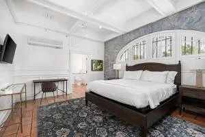 Private Santa Rosa Retreat at Historic Stonehouse! - 佩塔卢马