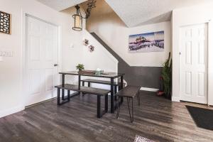 Entire Lovely Townhouse Mountain View!