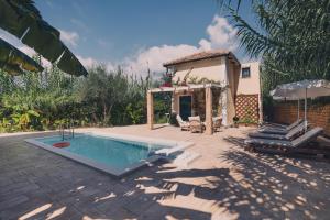 Mirsini Studios & Apartments