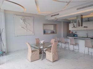 Luxury apartment on the beach