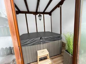 LaVeranda нула, осем, девет, осем, седем, четири, четири, четири, осем, две