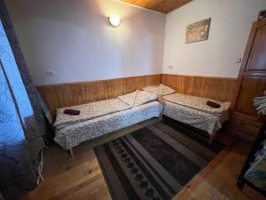 LaVeranda нула, осем, девет, осем, седем, четири, четири, четири, осем, две