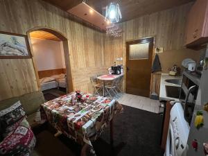 LaVeranda нула, осем, девет, осем, седем, четири, четири, четири, осем, две