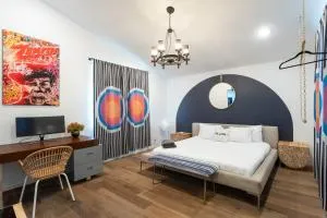 ATX Icon Mansion - Rainey Street - 6 min walk - Bastrop