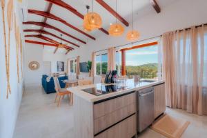 Spacious Bright & Airy Penthouse G at Playa Venao