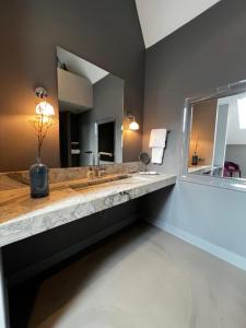 Luxe Suite, Near Station & Free WiFi