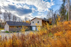 Convenient Fairbanks Guest Suite with Grill!