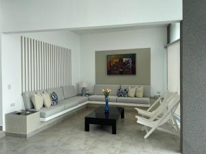 Casa de playa con vista al mar y piscina