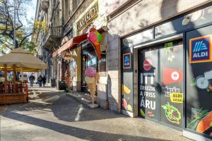 Central - Stylish New Studio - AC