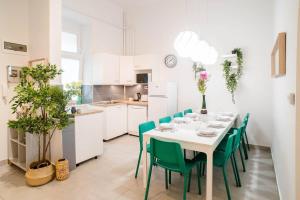 5 bedrooms apartment with AC in center